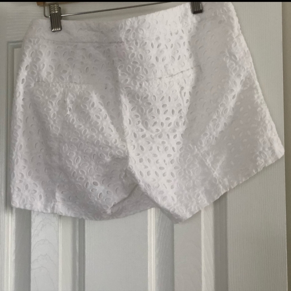 Lilly Pulitzer Kelly Short Resort White Oval Flower Petal Eyelet - Picture 8 of 8